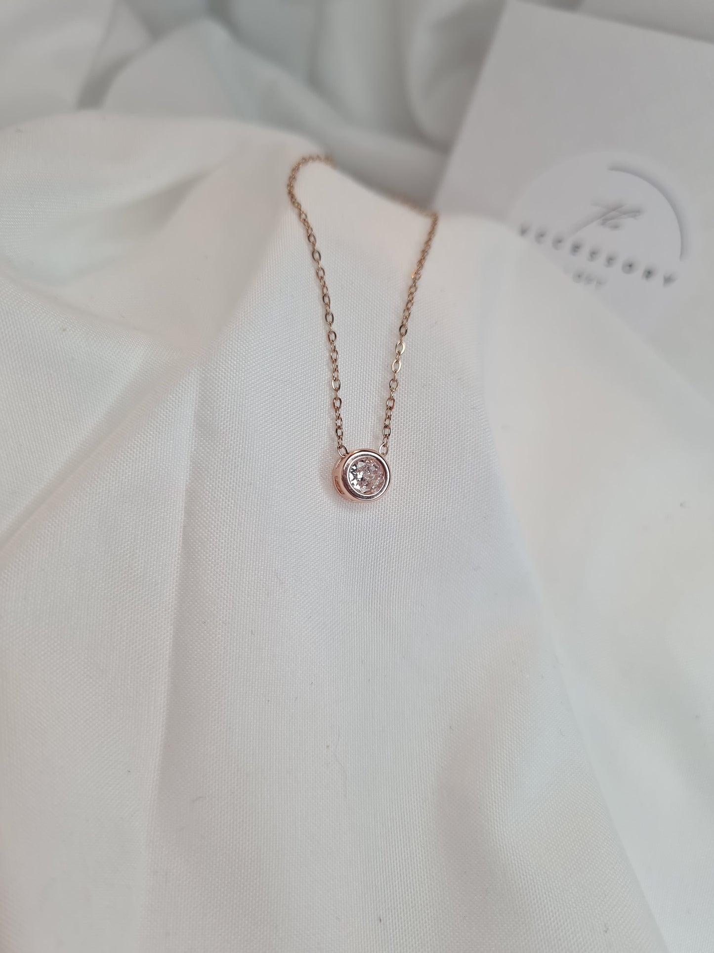 Emily round diamond necklace ( gold, silver or rosegold)