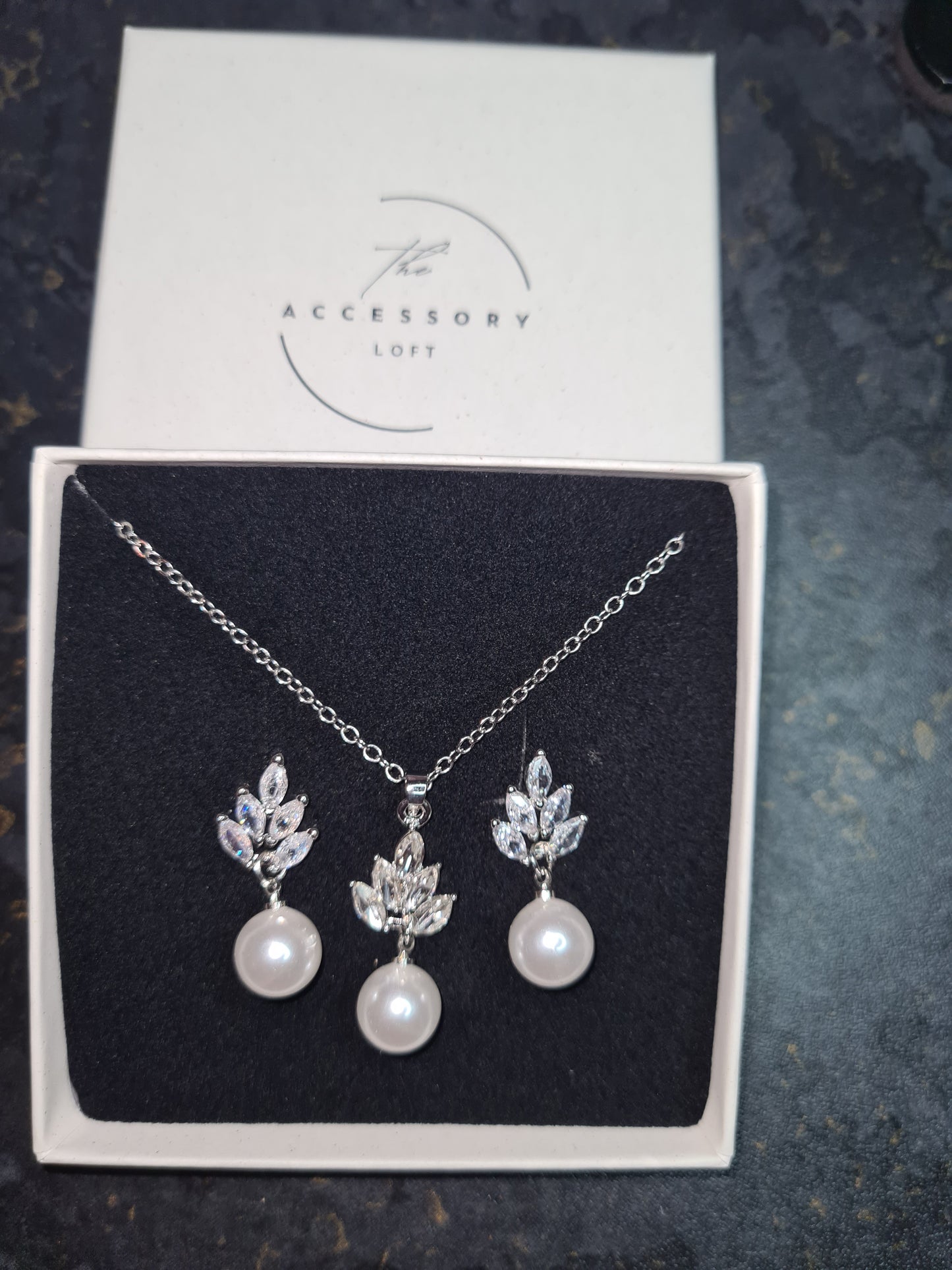 Lisa Diamond and Pearl Set- including gift box ( gold or silver)