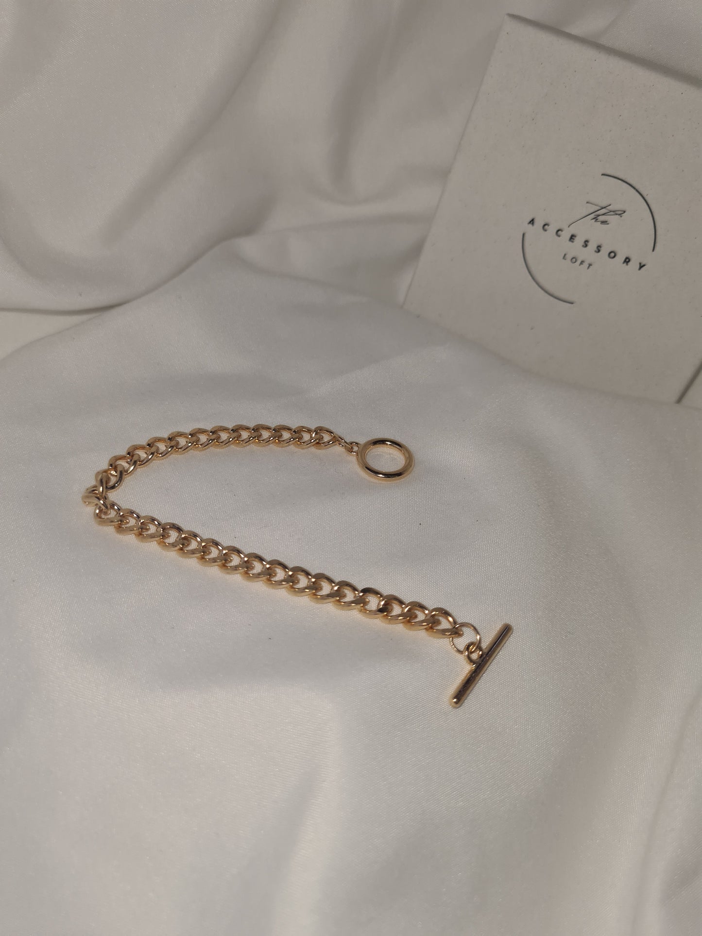 Belinda Tbar bracelet gold