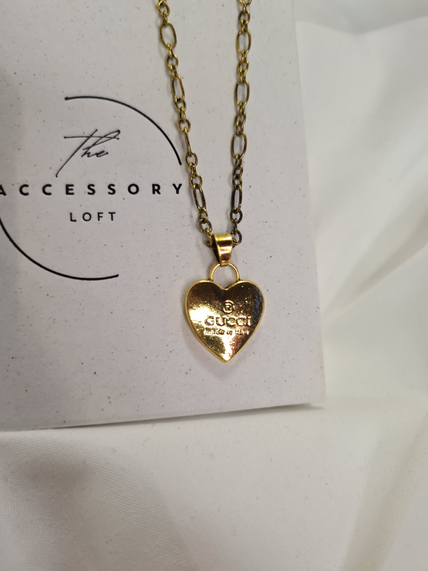 Bett gold heart necklace