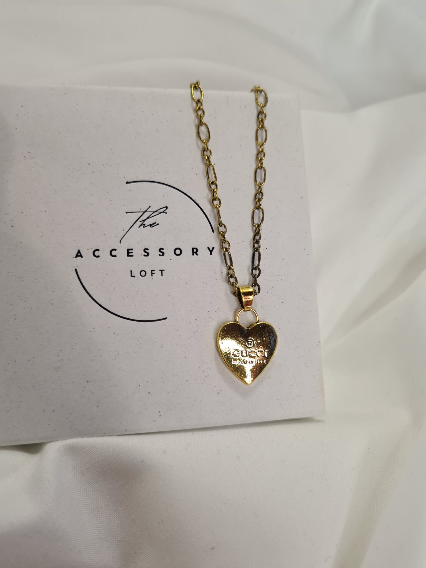 Bett gold heart necklace