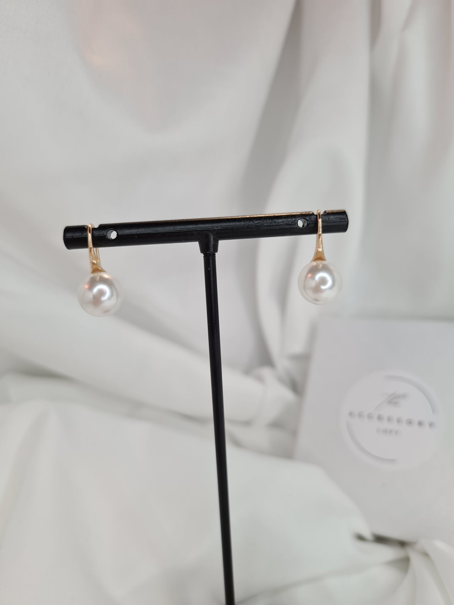 Cora earrings- pearl ( available in gold or silver)