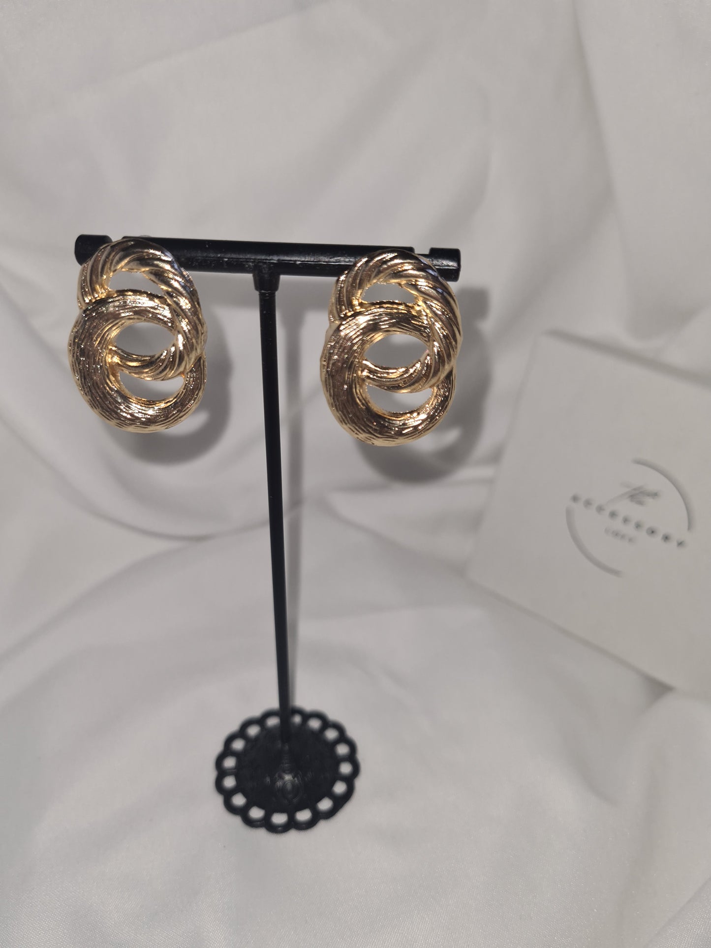 Daisy gold interlink earrings