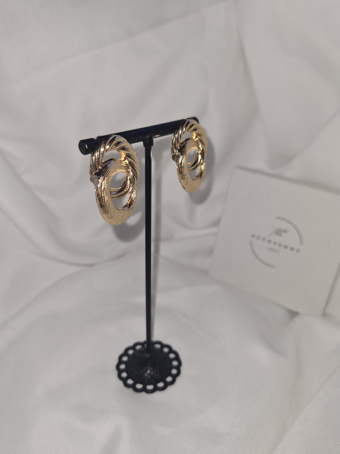 Daisy gold interlink earrings