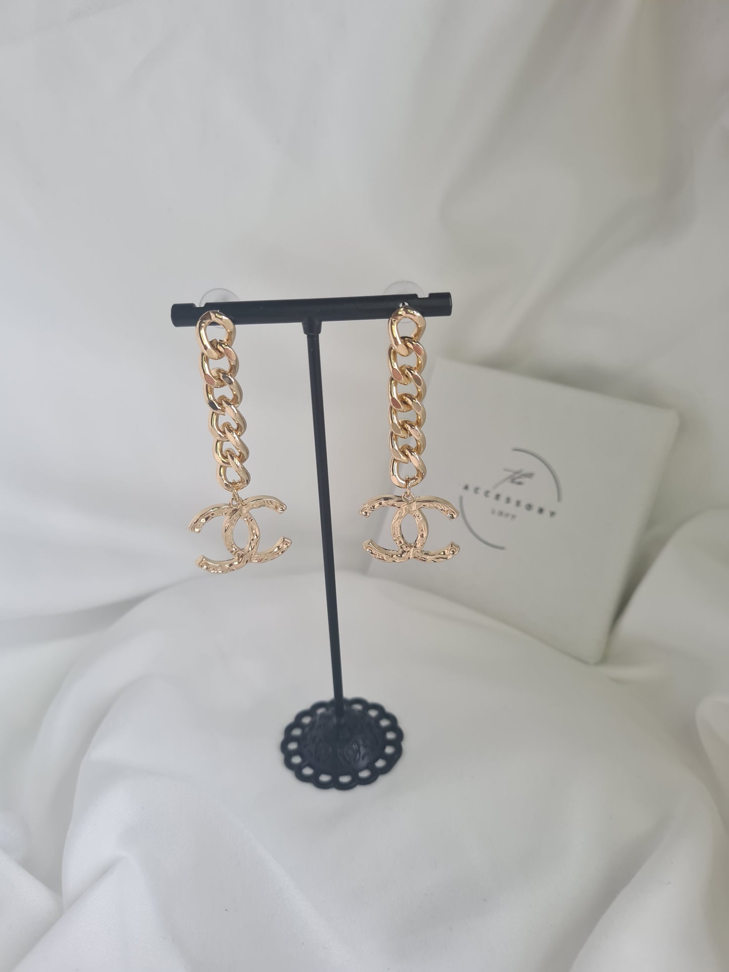 Elsa letter gold earrings