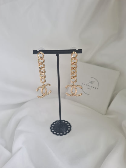 Elsa letter gold earrings