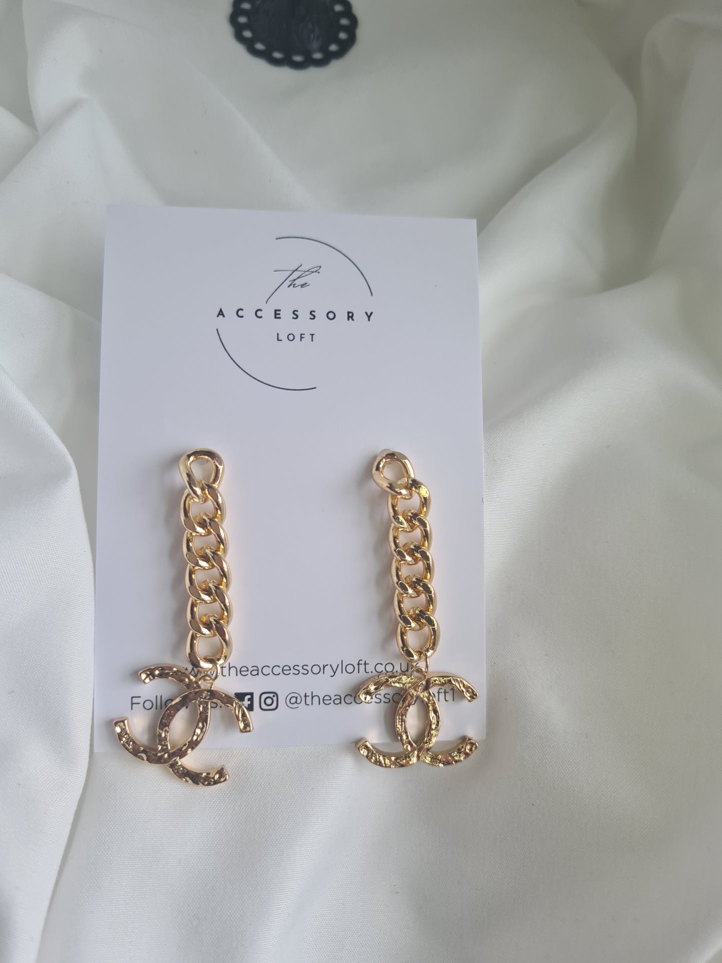 Elsa letter gold earrings