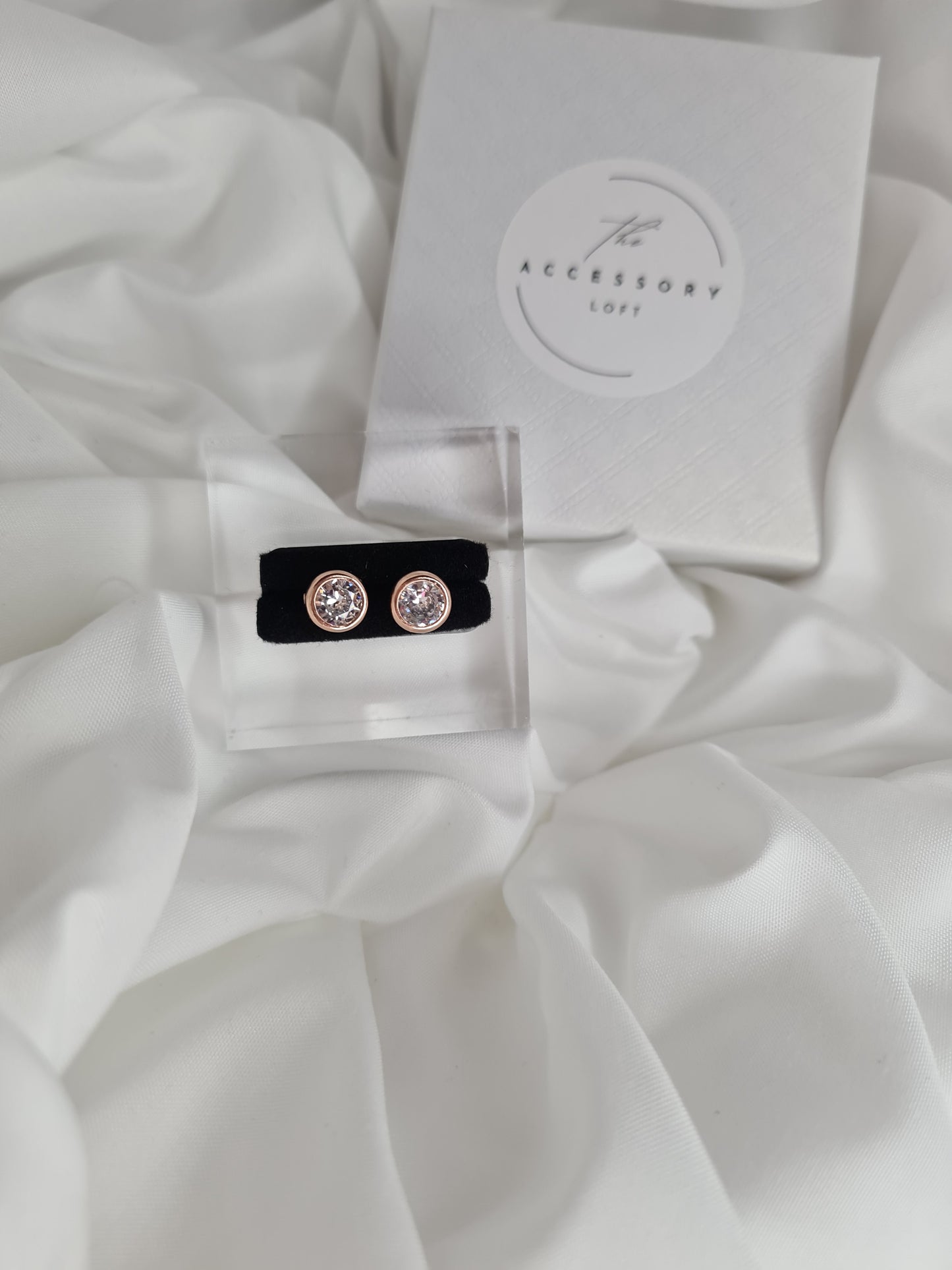 Emily round diamond stud ( gold, silver or rosegold)