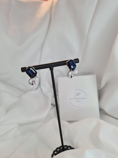 Nora stud earrings (2 colours available)