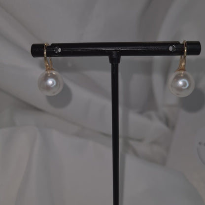 Cora earrings- pearl ( available in gold or silver)