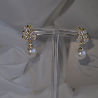 Lisa gold, diamond and pearl earrings.