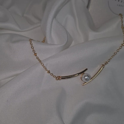 Luna pearl necklace