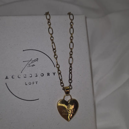 Bett gold heart necklace